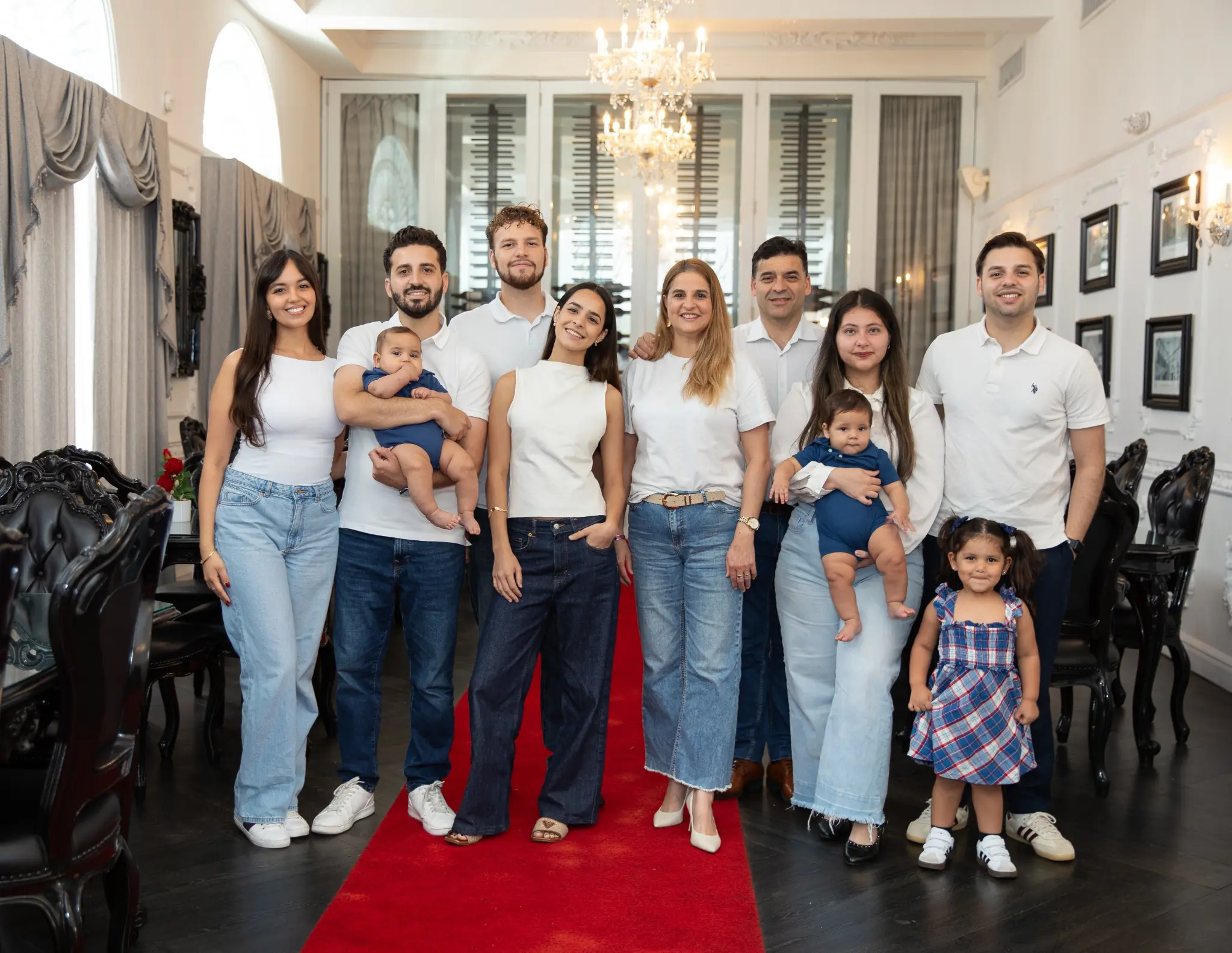 Juan Manuel y Nerina Curbelo junto a su familia